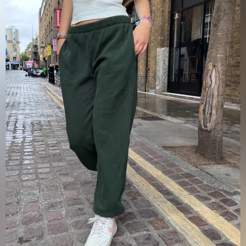 Brandy Melville dark green rosa sweatpants
